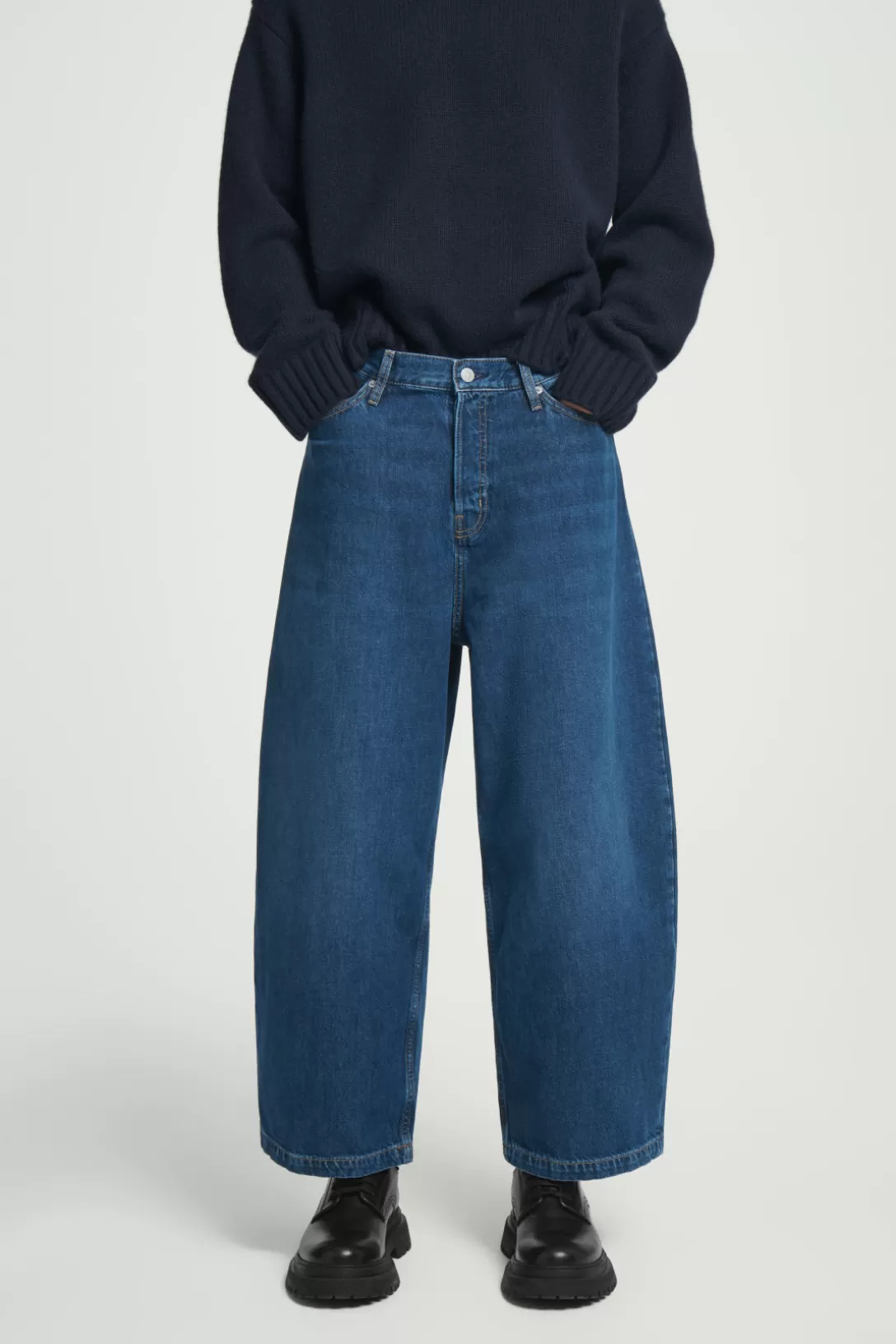 CASK BARREL-LEG JEANS - RELAXED<COS Fashion