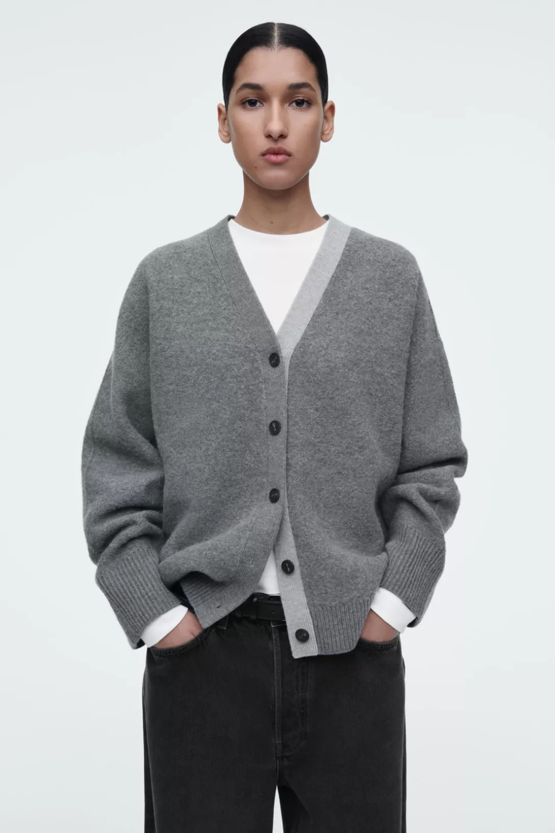 COLOUR-BLOCK WOOL V-NECK CARDIGAN<COS Best