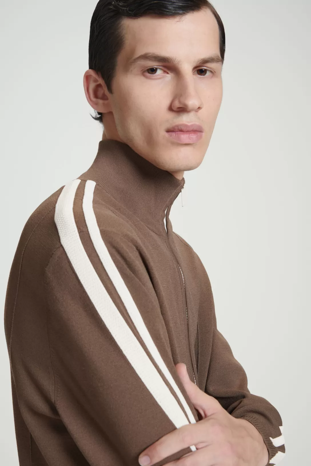 CONTRAST-STRIPE KNITTED TRACK JACKET<COS Best