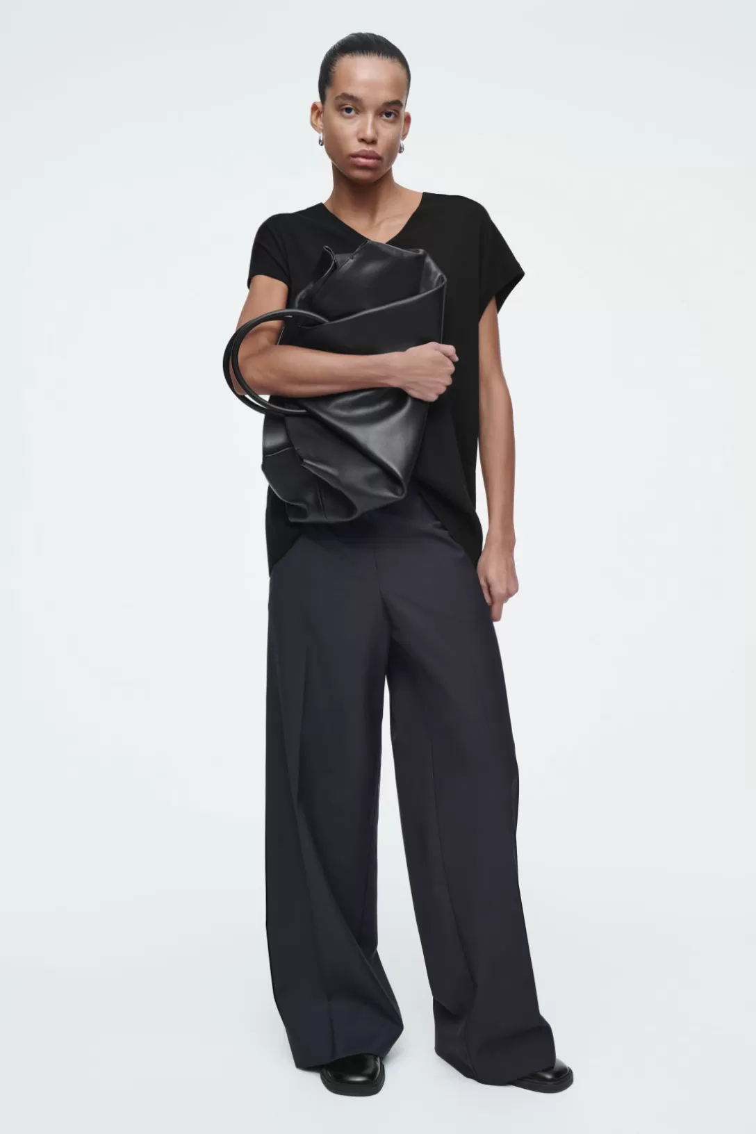 REGULAR ELASTICATED WOOL STRAIGHT-LEG PANTS<COS Fashion