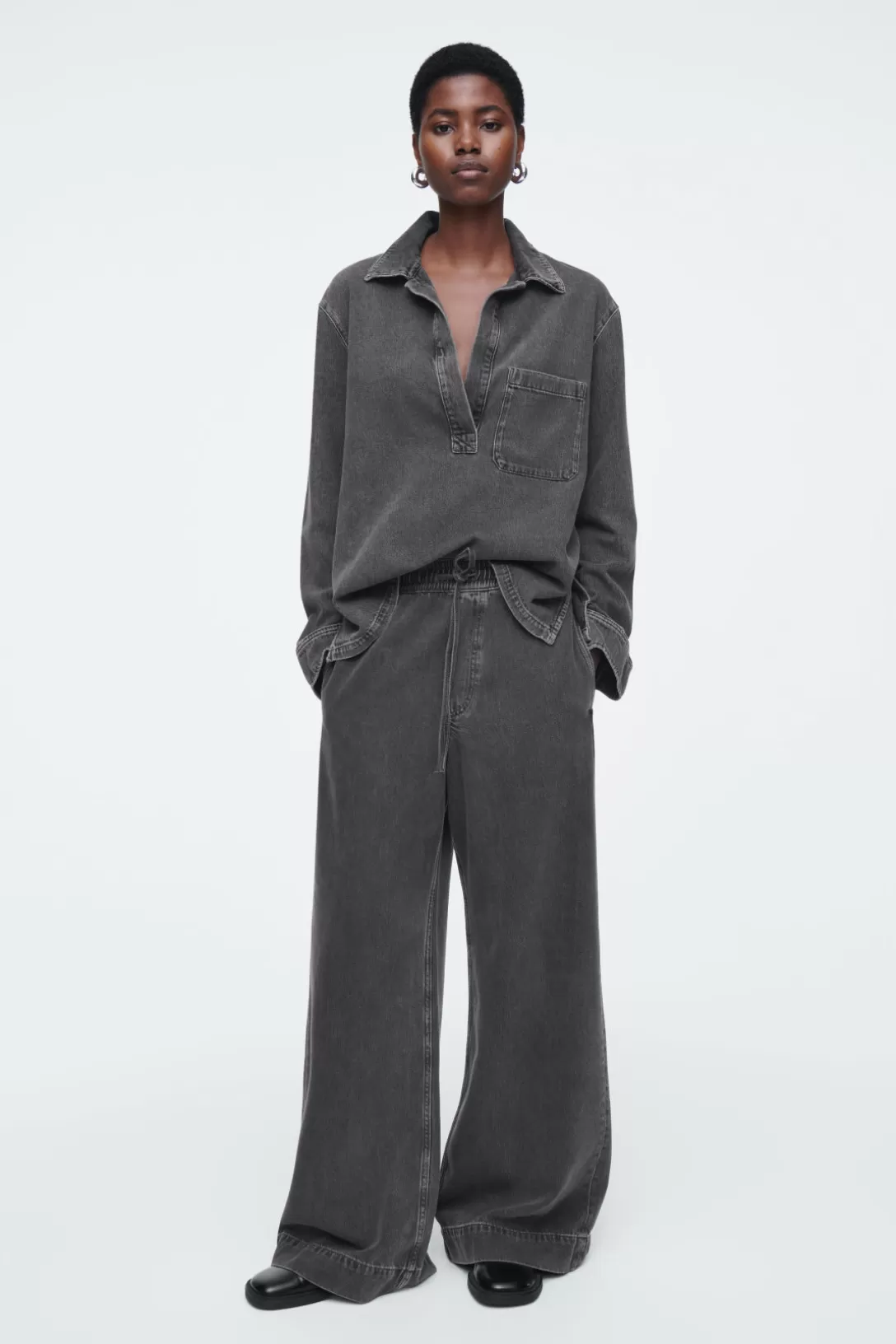 WIDE-LEG FLUID DENIM PANTS<COS Online